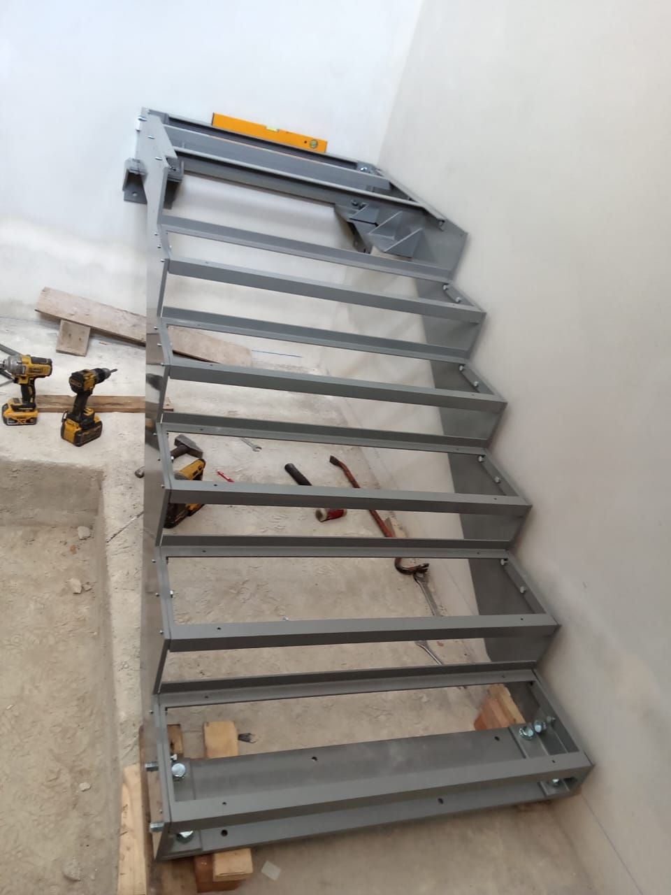 Scala in ferro zincato realizzata da Expertferro