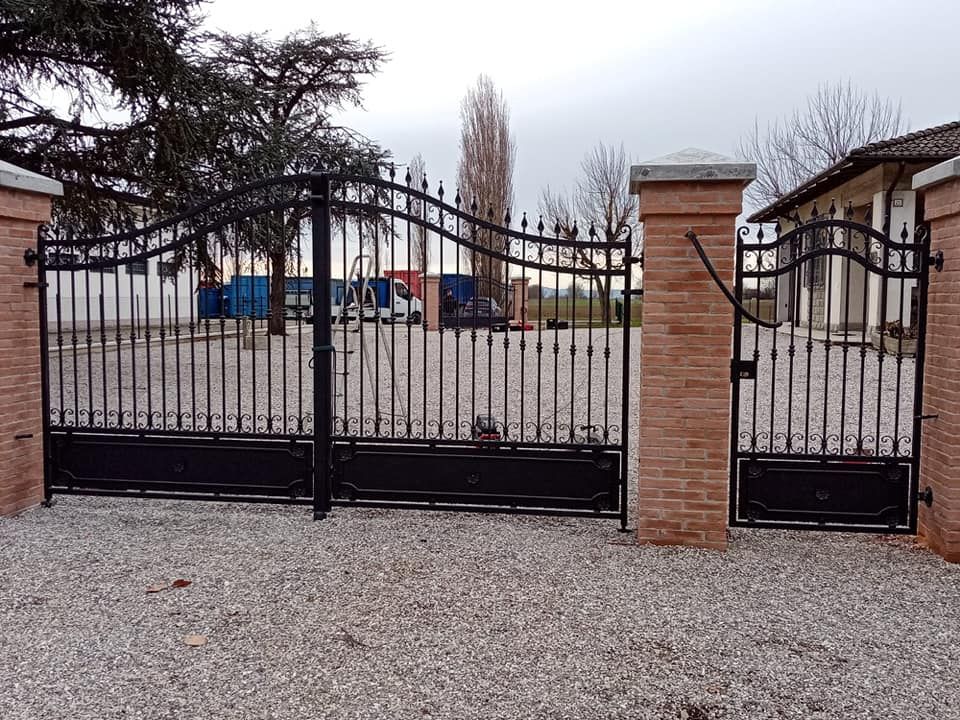 Cancello carrabile e pedonale in ferro